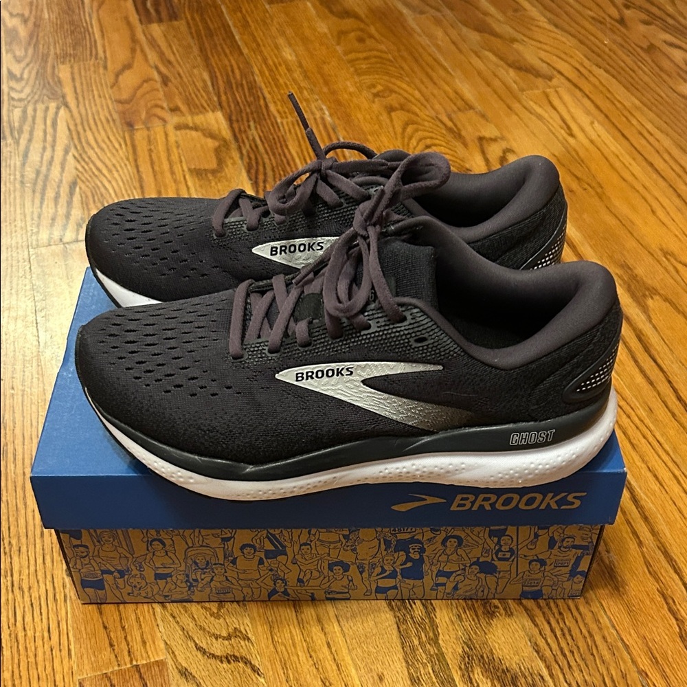 Brooks Running Shoes - Black with White Midsole brand new